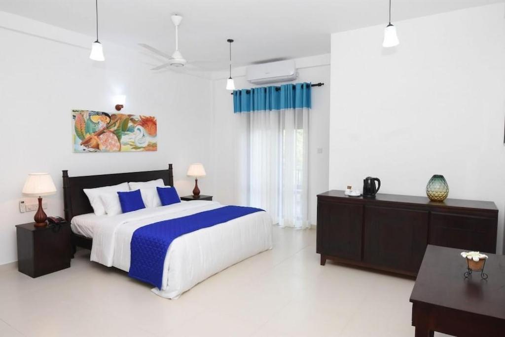 Blue Spring Hotel Вадува Стая снимка