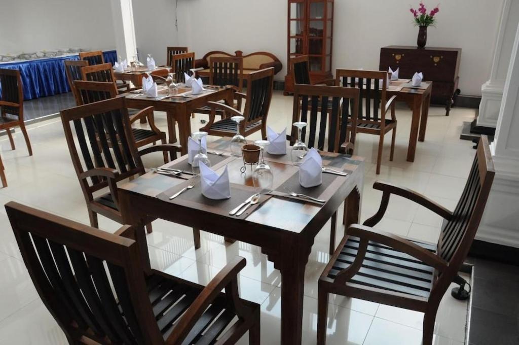 Blue Spring Hotel Вадува Екстериор снимка