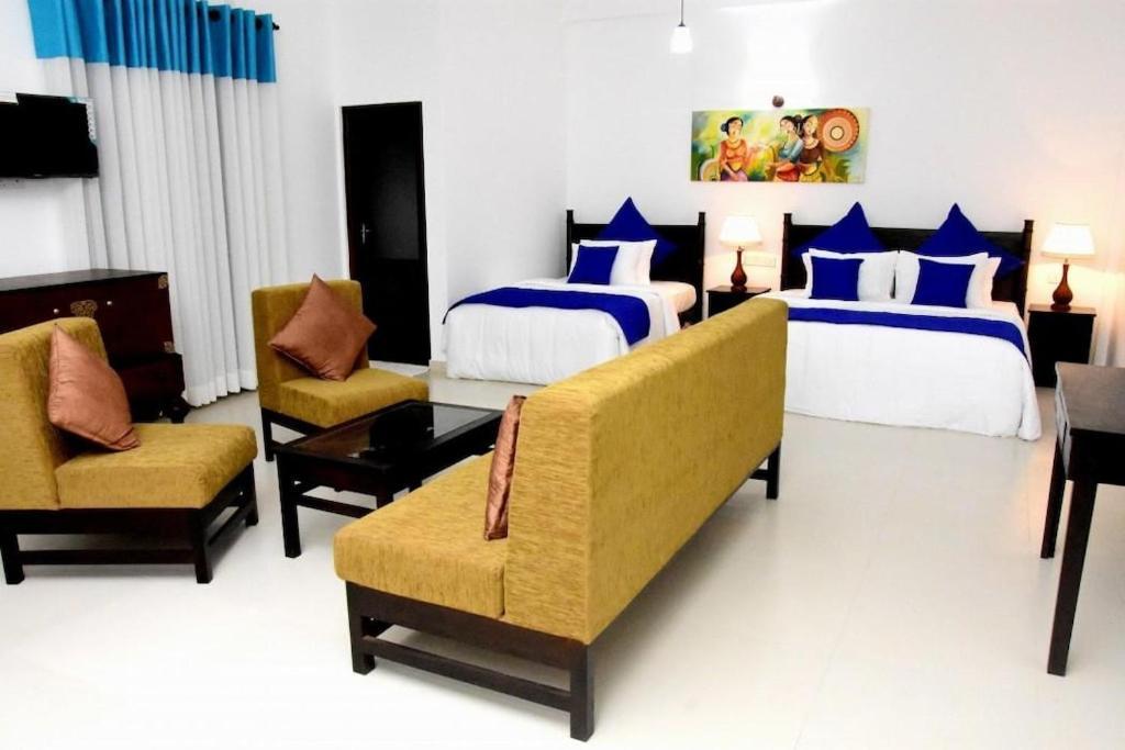 Blue Spring Hotel Вадува Екстериор снимка