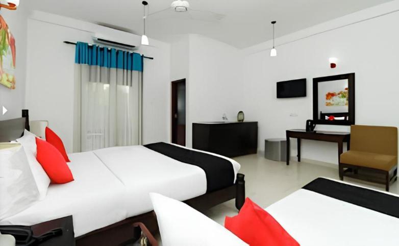 Blue Spring Hotel Вадува Екстериор снимка