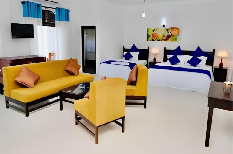 Blue Spring Hotel Вадува Екстериор снимка