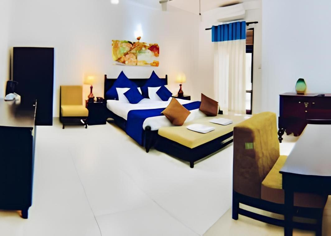 Blue Spring Hotel Вадува Екстериор снимка